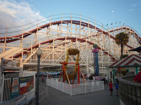 Giant Dipper Roller Coaster